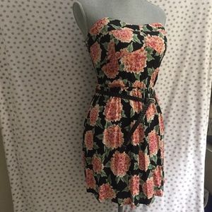 Strapless flower pattern sun dress with black belt